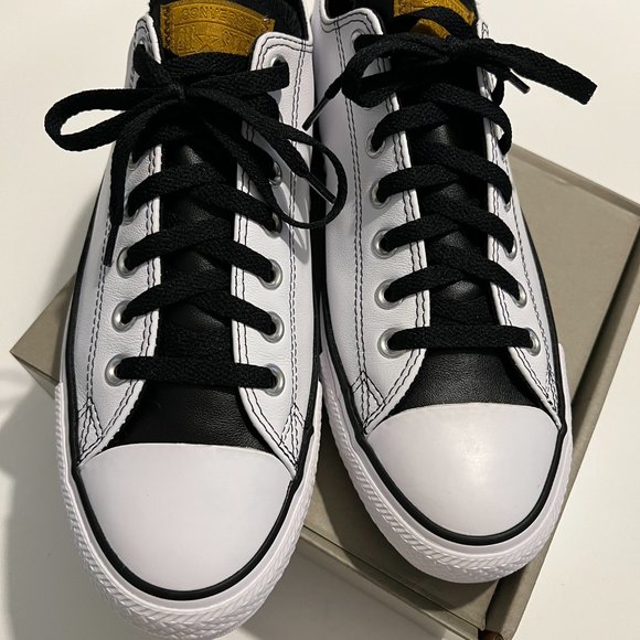 NWOT Converse Men's Leather Chuck Taylor All Star Low Top Shoes - White - Size 9 - Picture 5 of 10